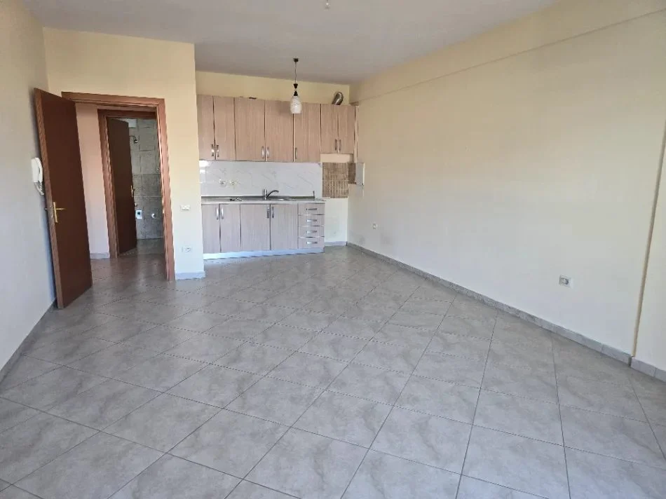 Tirane, jepet me qera apartament 2+1 Kati 3, 120 m² 800 € (Siri Kodra)
