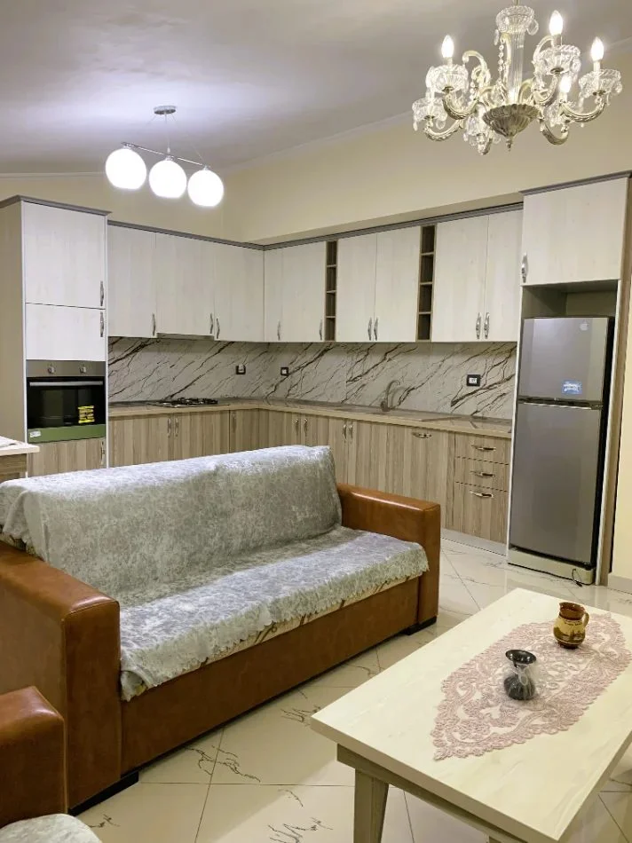Tirane, jepet me qera apartament 2+1 Kati 3, 126 m² 600 € (5 Maji)