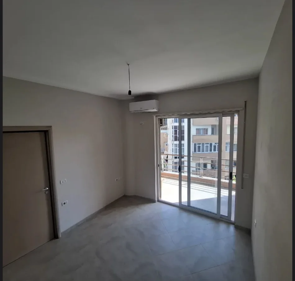 Tirane, jepet me qera apartament 2+1 Kati 3, 127 m² 450 € (FRESK)