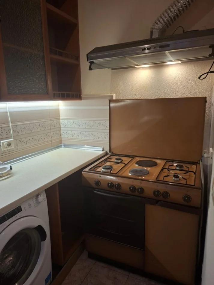 Tirane, jepet me qera apartament 2+1 Kati 3, 130 m² 650 € (Kristal Center)