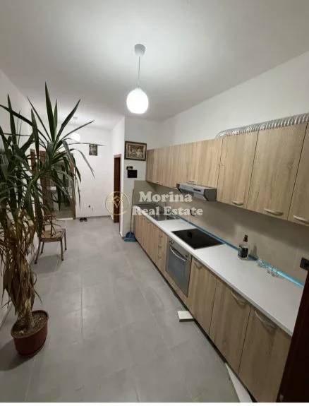 Tirane, jepet me qera apartament 2+1 Kati 3, 135 m² 300 € (Babrru)