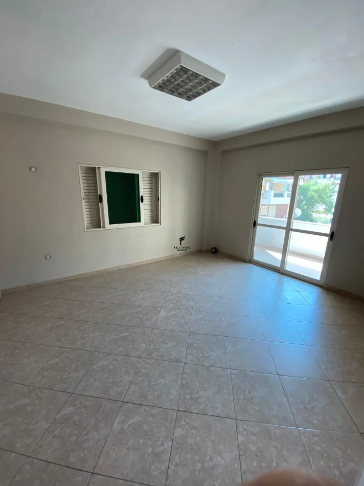 Tirane, jepet me qera apartament 2+1 Kati 3, 140 m² 600 € (KODRA E DIELLIT)