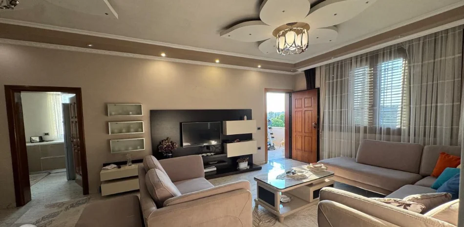 Tirane, jepet me qera apartament 2+1 Kati 3, 145 m² 500 € (ALLIAS)