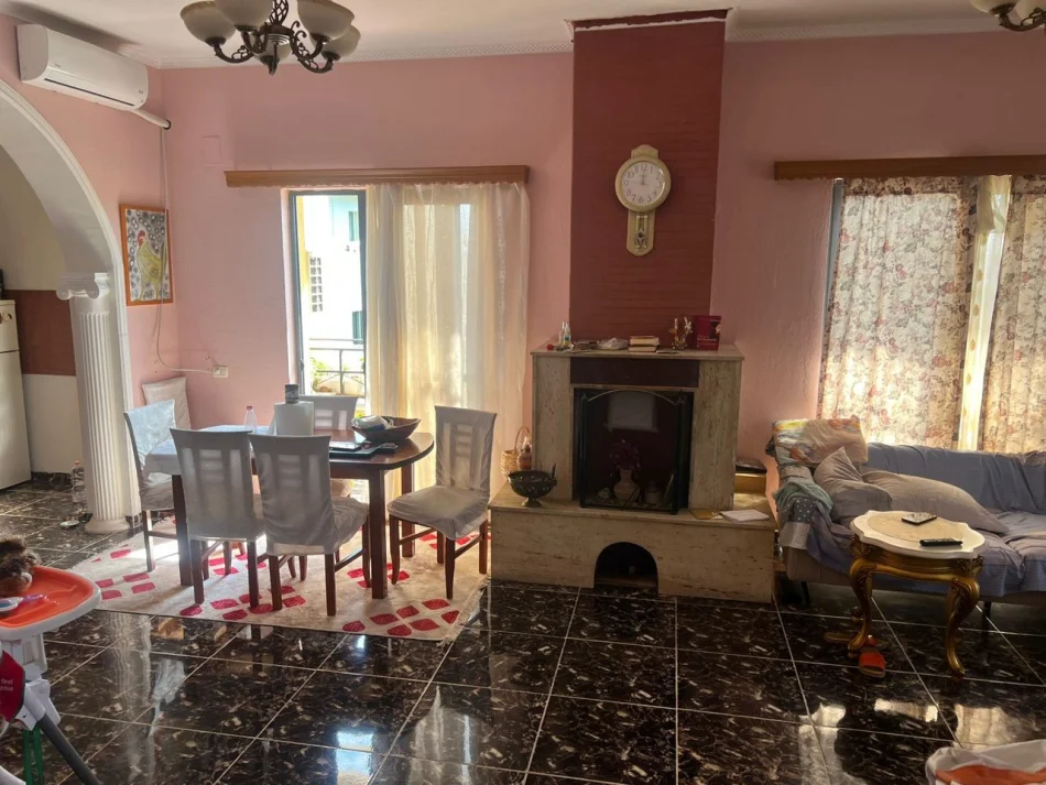 Tirane, jepet me qera apartament 2+1 Kati 3, 150 m² 600 € (Ali Demi)