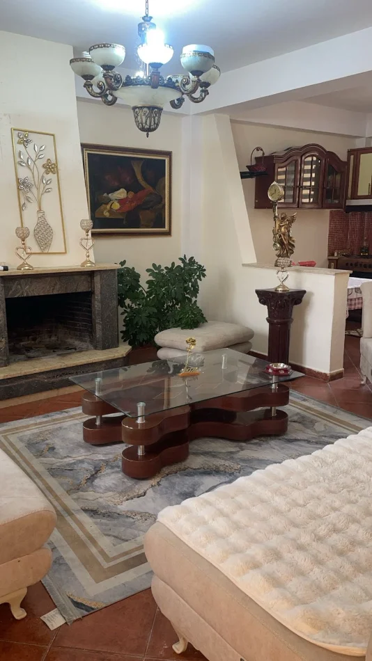 Tirane, jepet me qera apartament 2+1 Kati 3, 150 m² 620 € (Rruga Ali Demi)