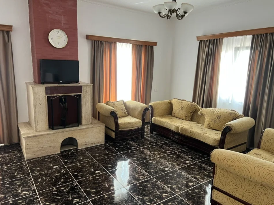 Tirane, jepet me qera apartament 2+1 Kati 3, 160 m² 800 € (Ish Tregu Elektrik)