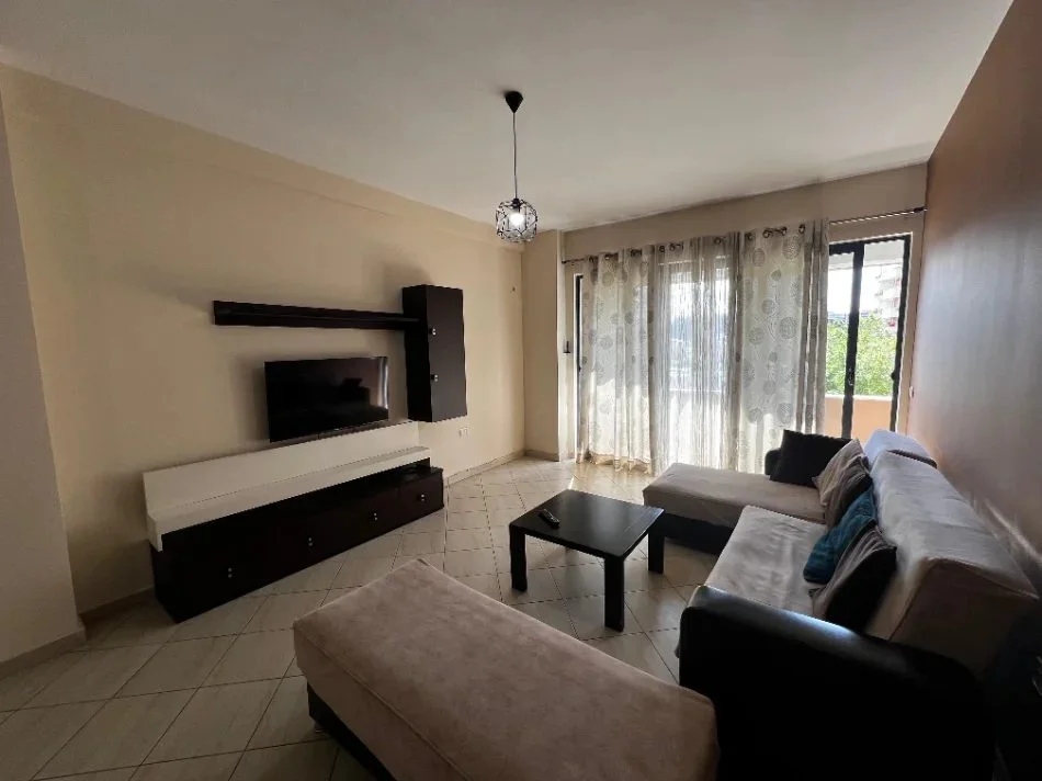 Tirane, jepet me qera apartament 2+1 Kati 3, 500 € (Astir)