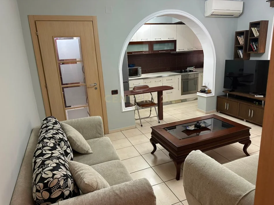 Tirane, jepet me qera apartament 2+1 Kati 3, 62 m² 700 € (21 Dhjetori)