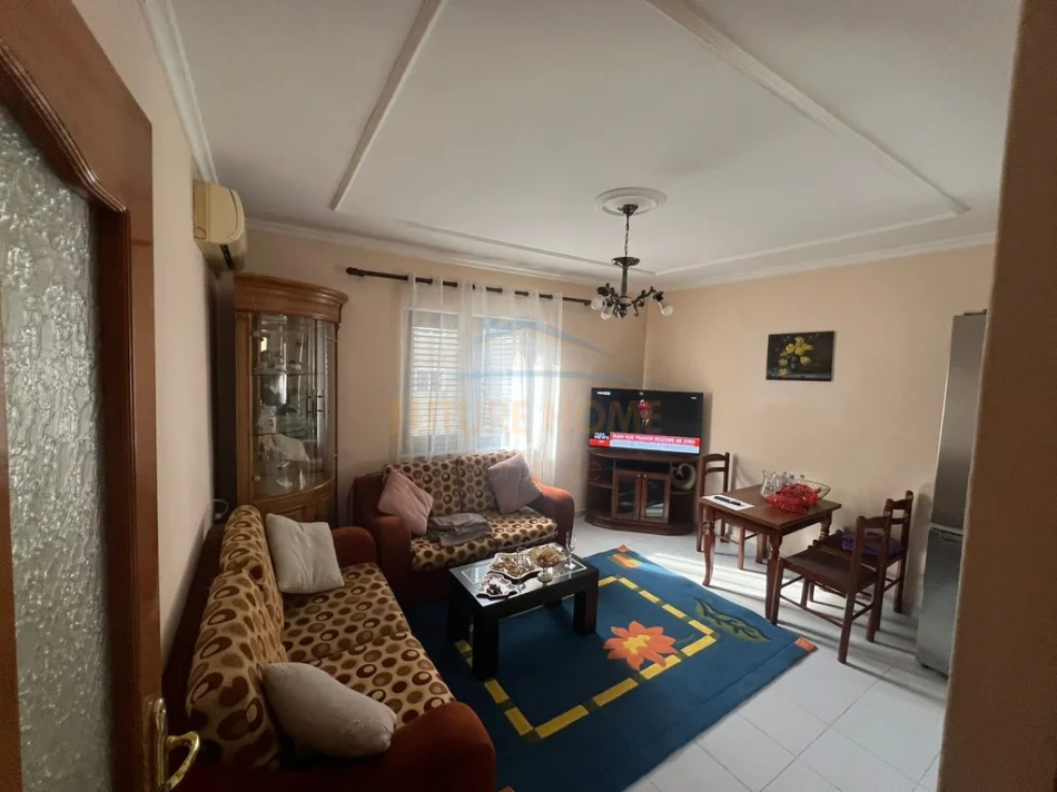 Tirane, jepet me qera apartament 2+1 Kati 3, 66 m² (Pazari i Ri)
