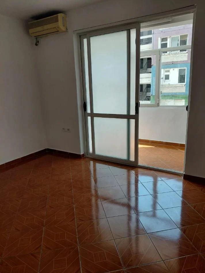 Tirane, jepet me qera apartament 2+1 Kati 3, 70 m² 500 € (21 Dhjetori)