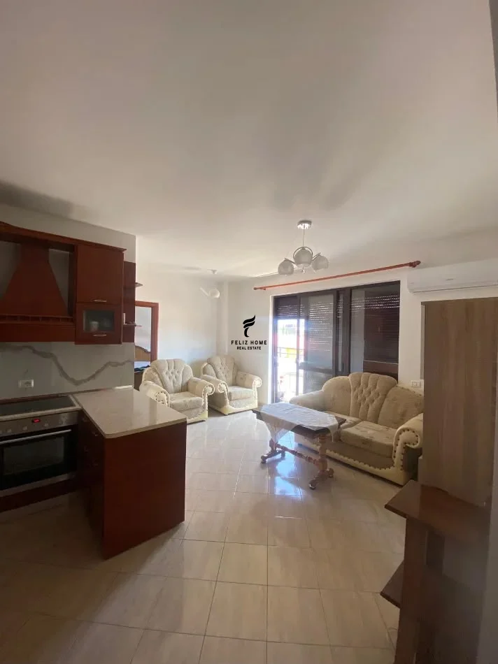 Tirane, jepet me qera apartament 2+1 Kati 3, 70 m² 550 € (KINOSTUDIO)