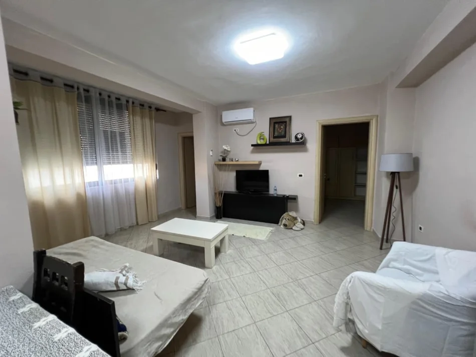 Tirane, jepet me qera apartament 2+1 Kati 3, 70 m² 680 € (Blloku)