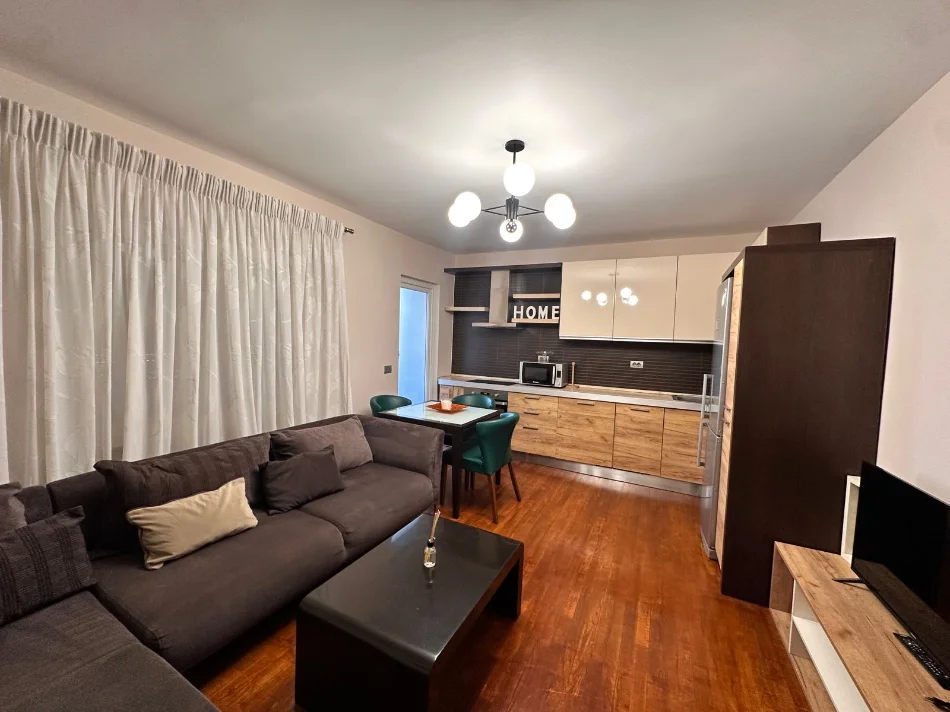 Tirane, jepet me qera apartament 2+1 Kati 3, 72 m² 650 € (Xhamlliku prane Rossman Lala)