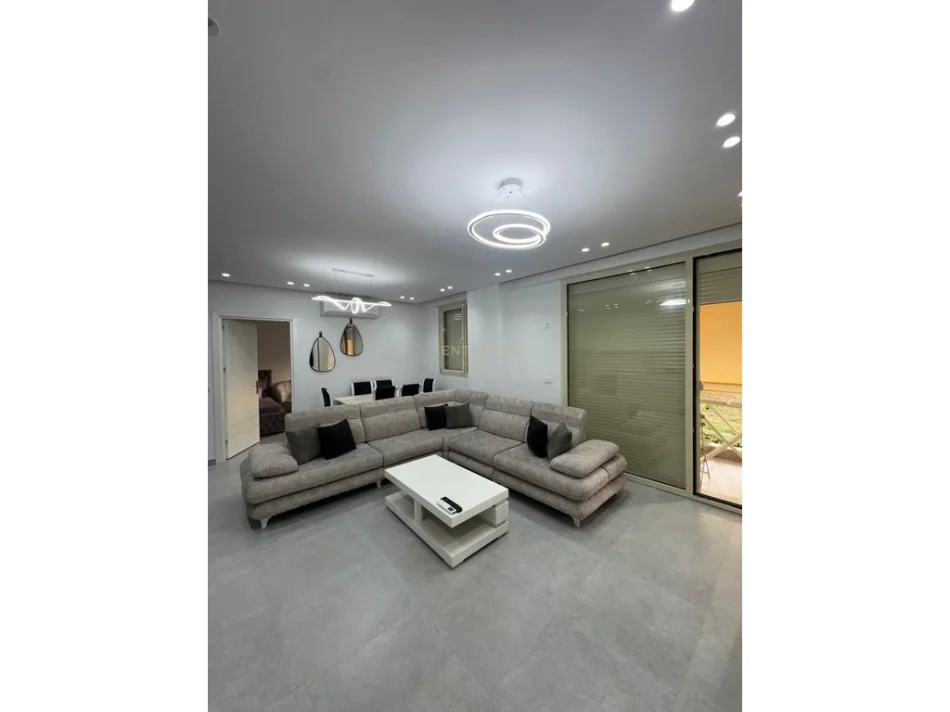 Tirane, jepet me qera apartament 2+1 Kati 3, 74 m² 450 € (kompleksi tom doshi)