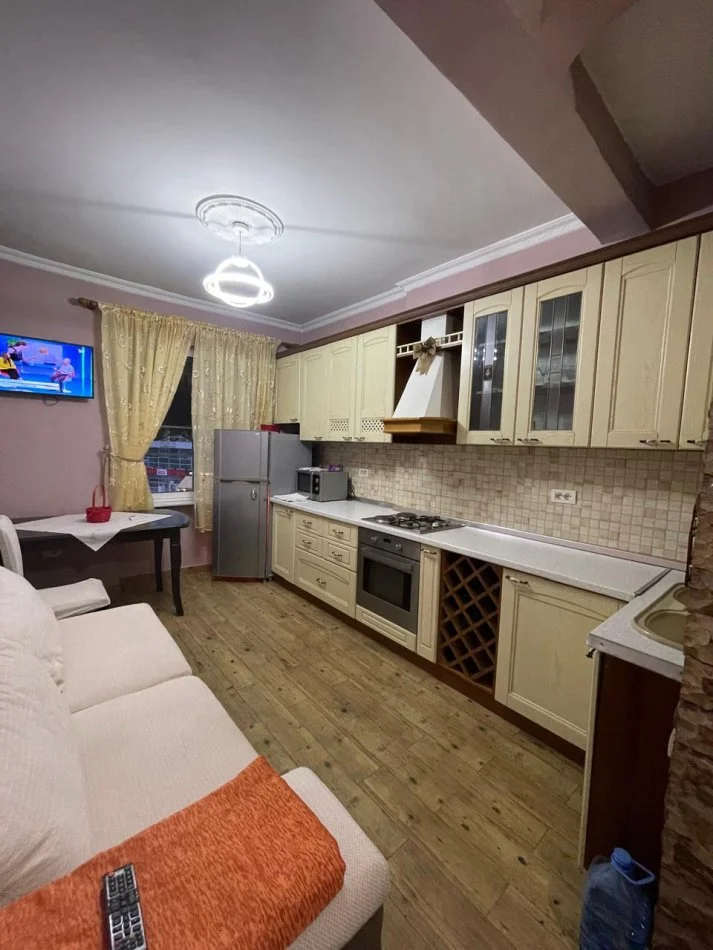 Tirane, jepet me qera apartament 2+1 Kati 3, 74 m² 600 € (RRUGA E DURRESIT)