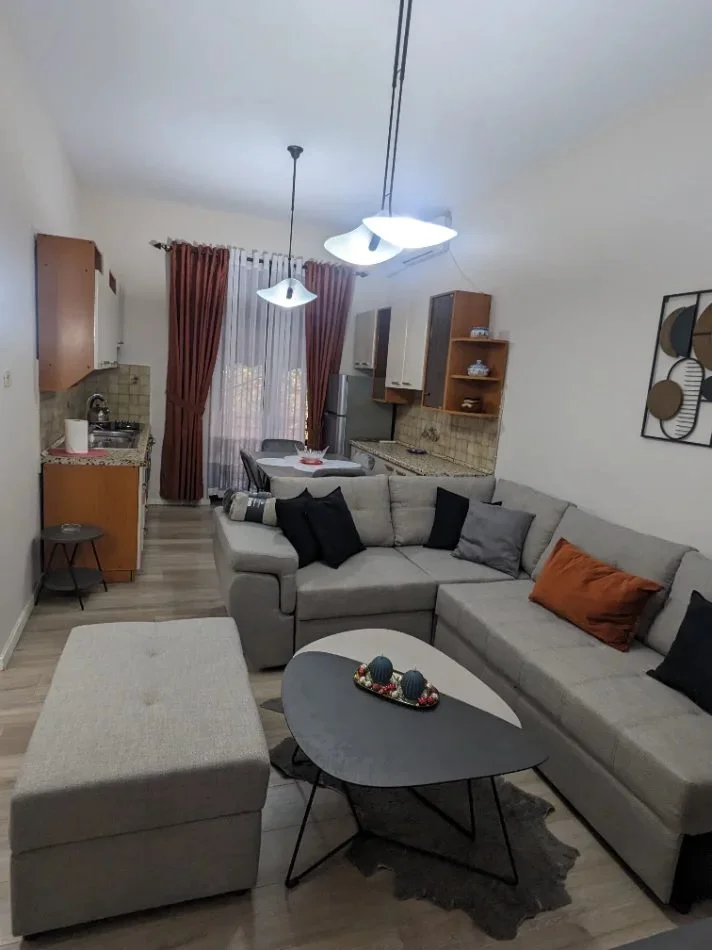 Tirane, jepet me qera apartament 2+1 Kati 3, 77 m² 650 € (Bulevardi Bajram Curri)
