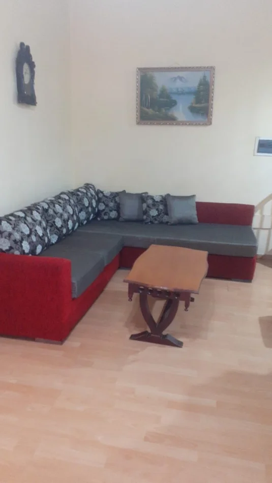 Tirane, jepet me qera apartament 2+1 Kati 3, 80 m² 500 € (Rruga Don Bosko)