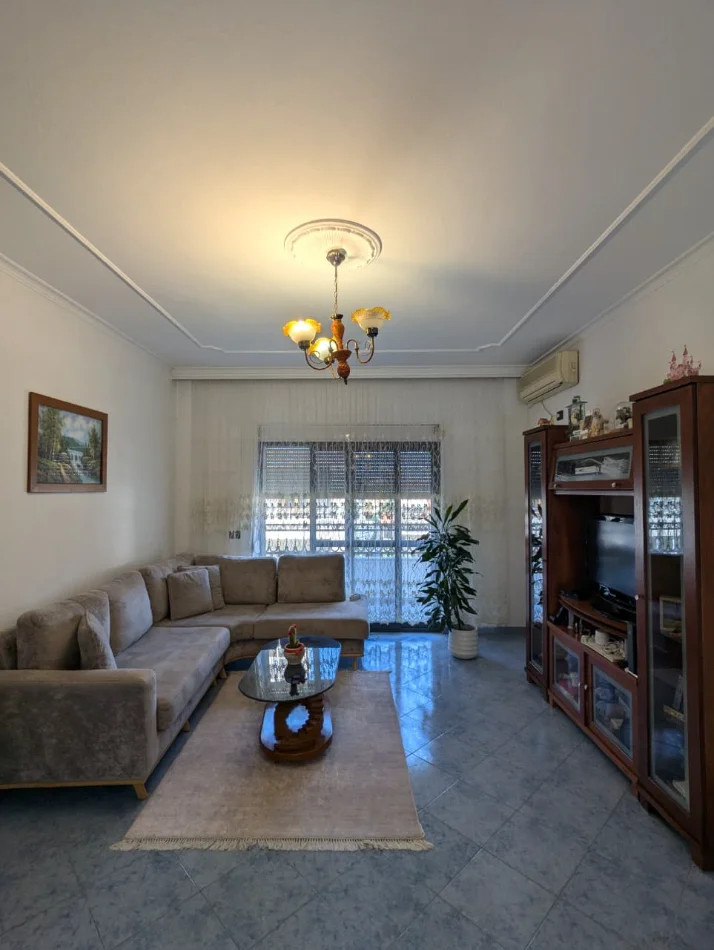 Tirane, jepet me qera apartament 2+1 Kati 3, 80 m² 520 € (BULEVARDI I RI)