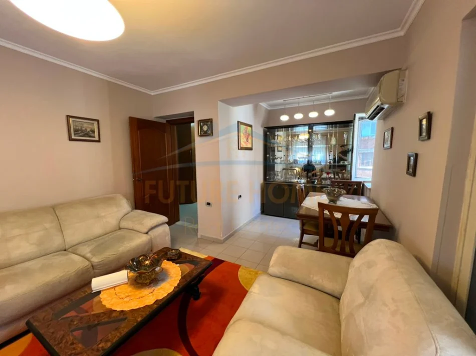 Tirane, jepet me qera apartament 2+1 Kati 3, 80 m² 600 € (RRUGA E DURRESIT)