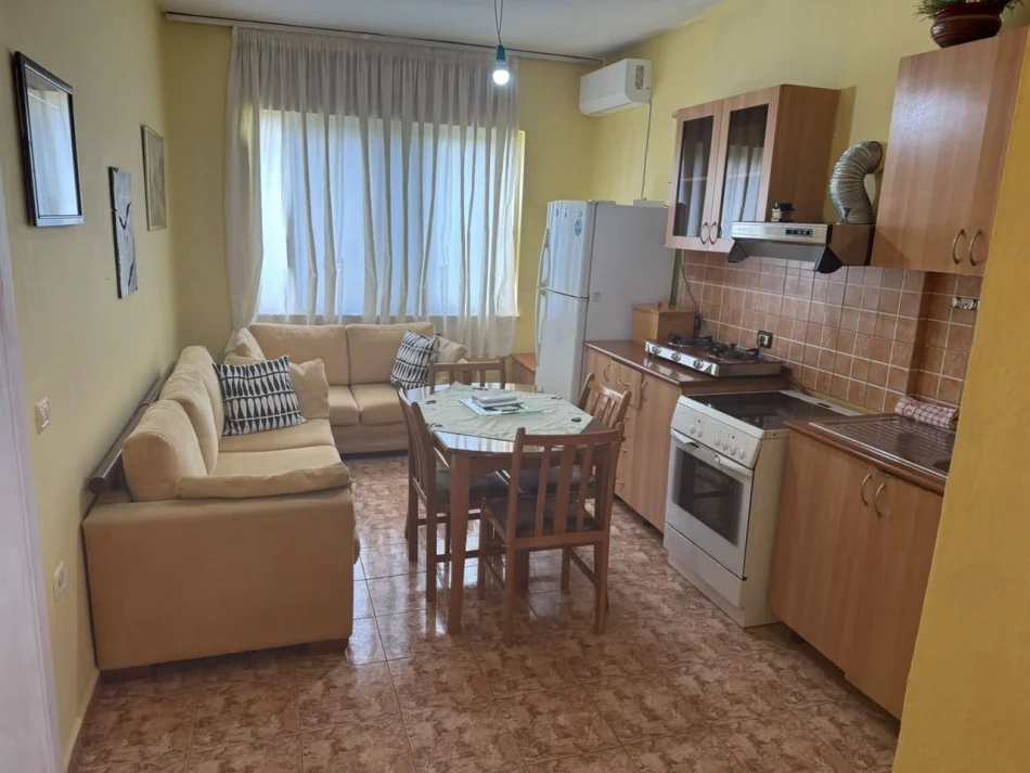 Tirane, jepet me qera apartament 2+1 Kati 3, 80 m² 600 € (Rruga Myslym Shyri)