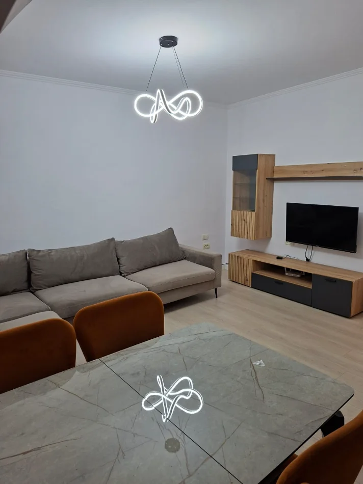 Tirane, jepet me qera apartament 2+1 Kati 3, 80 m² 650 € (Irfan Tomini)