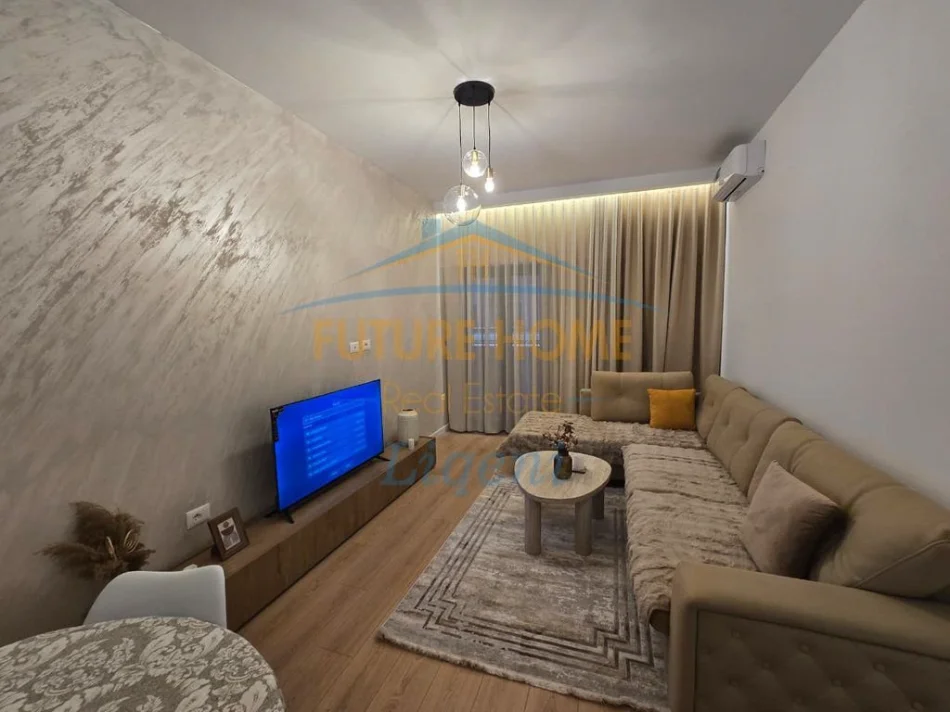 Tirane, jepet me qera apartament 2+1 Kati 3, 82 m² 1.500 € (QENDER)