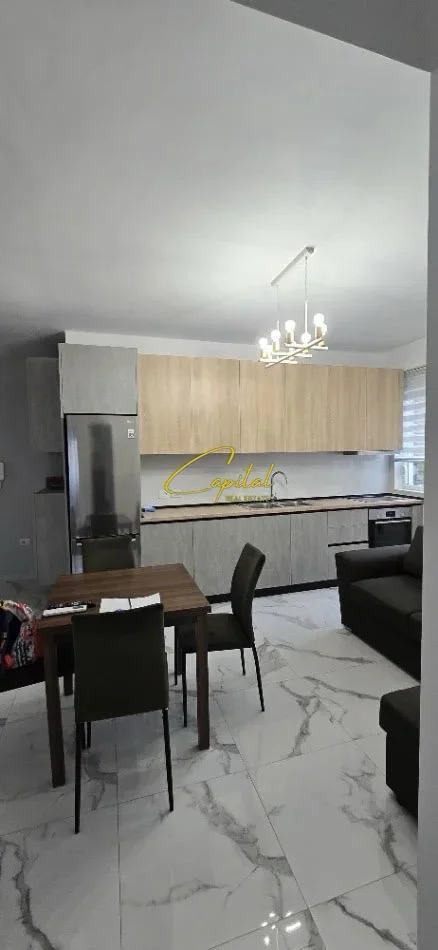 Tirane, jepet me qera apartament 2+1 Kati 3, 83 m² 600 € (LIQENI I THATE)