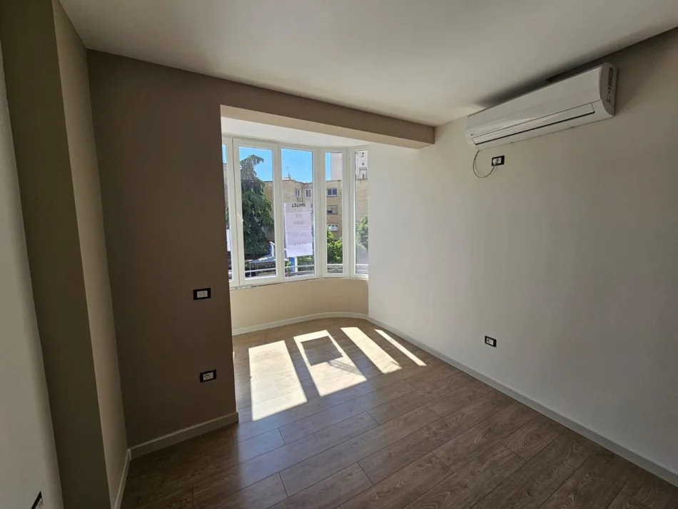 Tirane, jepet me qera apartament 2+1 Kati 3, 850 € (Inxhinieria e Ndertimit)