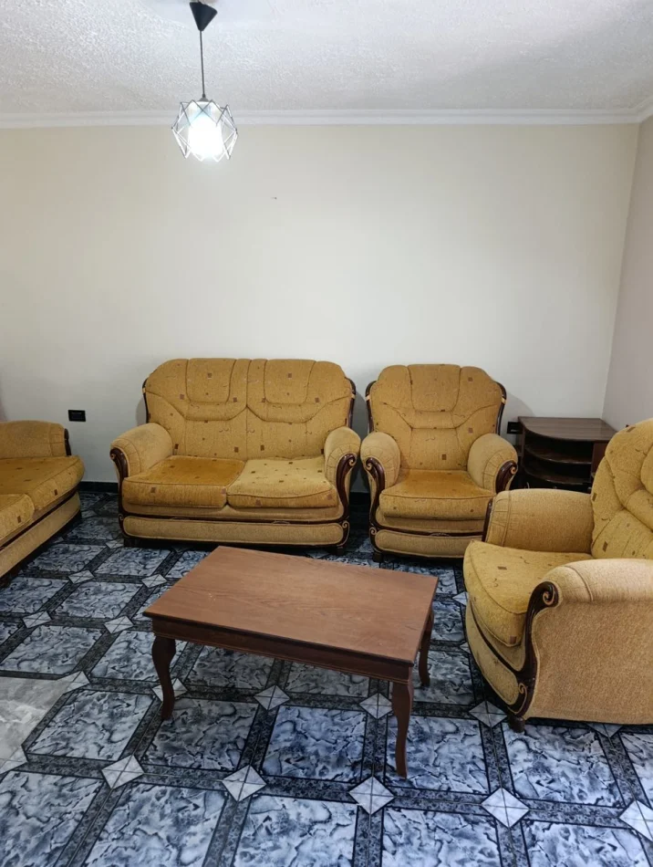 Tirane, jepet me qera apartament 2+1 Kati 3, 85 m² 400 € (Shkolla Bashkuar)