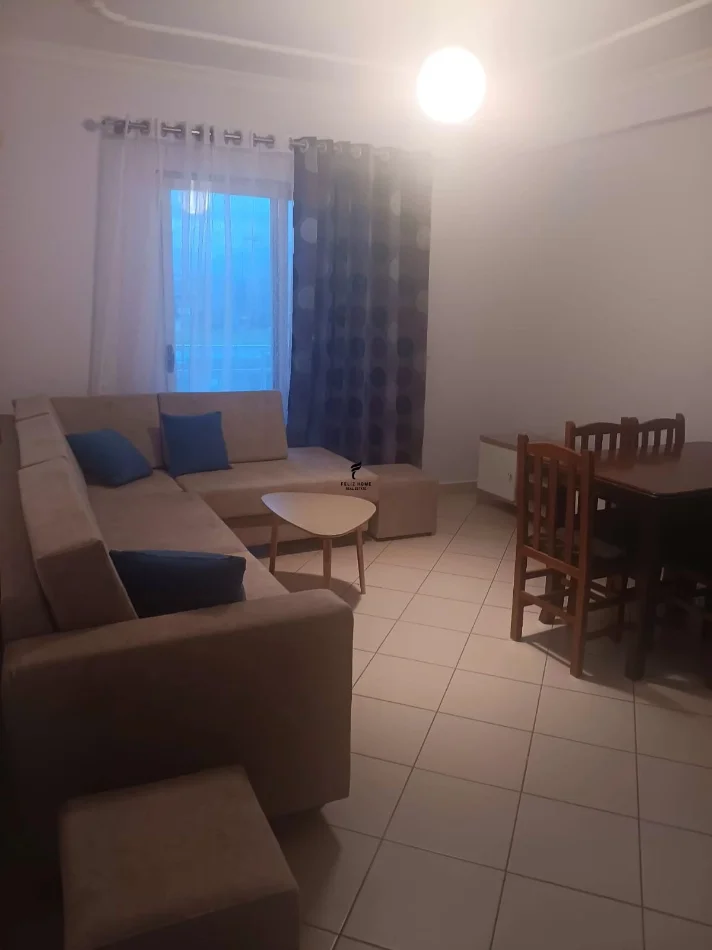 Tirane, jepet me qera apartament 2+1 Kati 3, 85 m² 550 € (BULEVARDI ZOGU 1)
