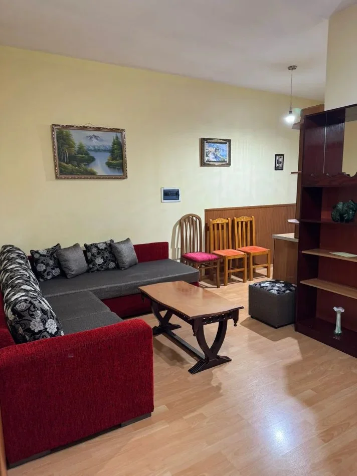 Tirane, jepet me qera apartament 2+1 Kati 3, 85 m² 600 € (Don Bosko)