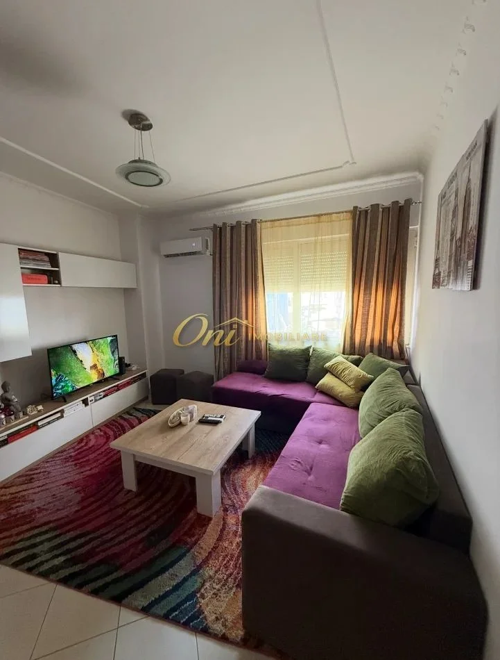 Tirane, jepet me qera apartament 2+1 Kati 3, 90 m² 450 € (FRESK)