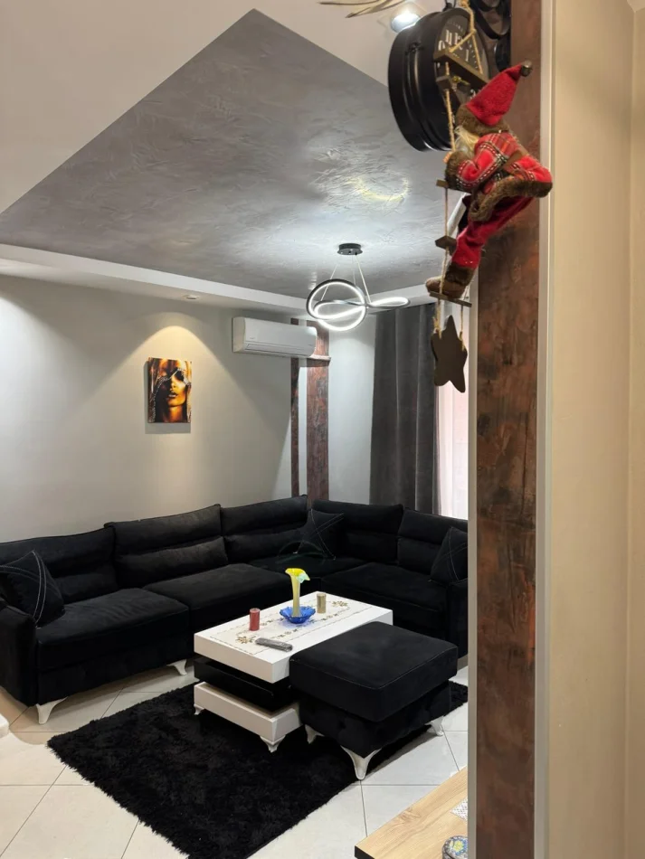 Tirane, jepet me qera apartament 2+1 Kati 3, 90 m² 550 € (Rruga Pinare)