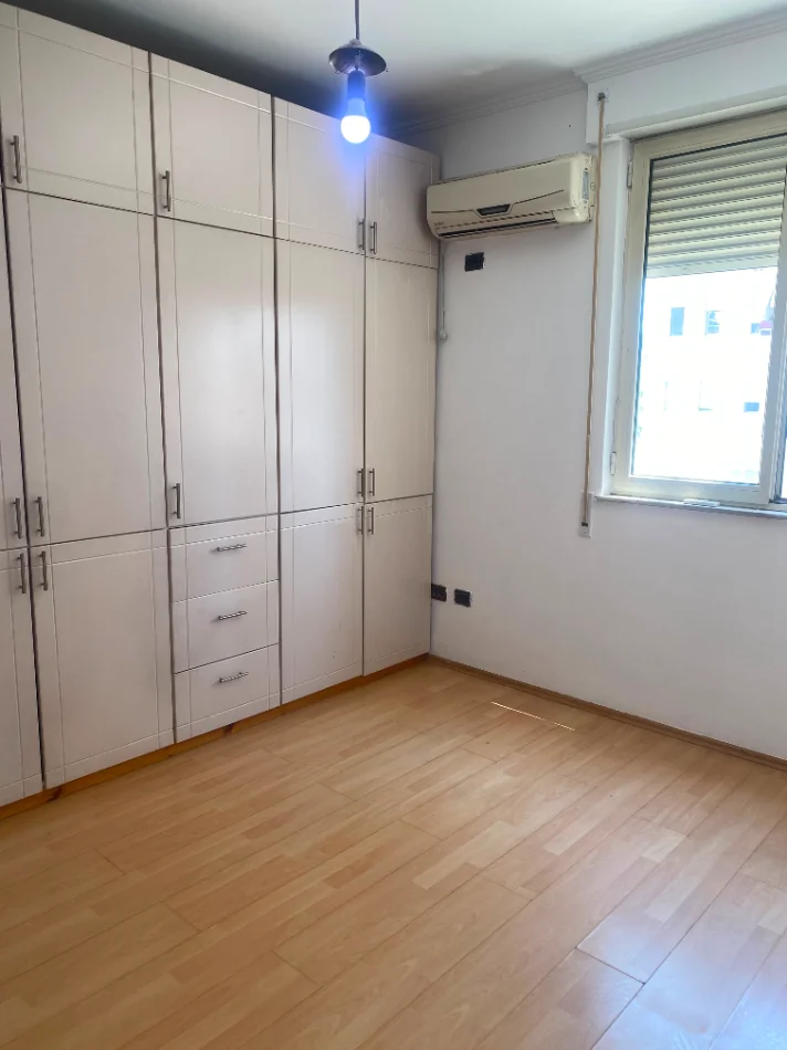 Tirane, jepet me qera apartament 2+1 Kati 3, 90 m² 600 € (Tek Pazari i Ri, Tiranë.)
