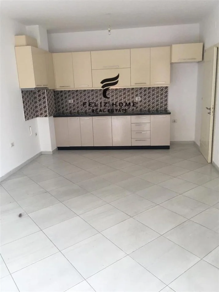 Tirane, jepet me qera apartament 2+1 Kati 3, 90 m² 650 € (DON BOSKO)