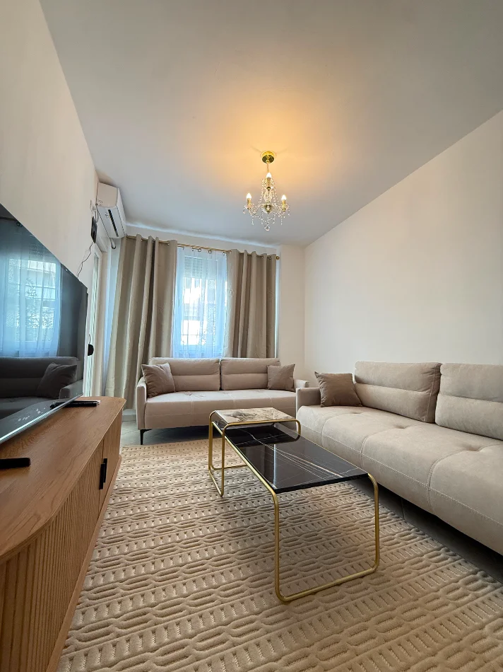 Tirane, jepet me qera apartament 2+1 Kati 3, 90 m² 700 € (Kompleksi magnet)
