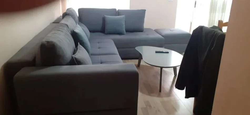 Tirane, jepet me qera apartament 2+1 Kati 3, 91 m² 650 € (Komuna e Parisit)