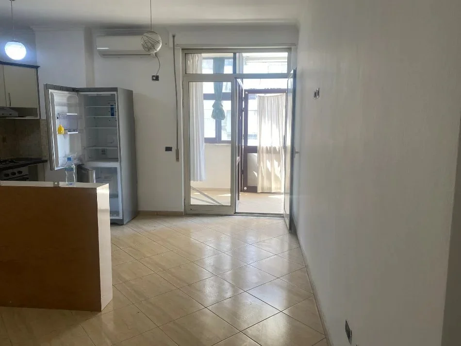 Tirane, jepet me qera apartament 2+1 Kati 3, 92 m² 600 € (Brryli)