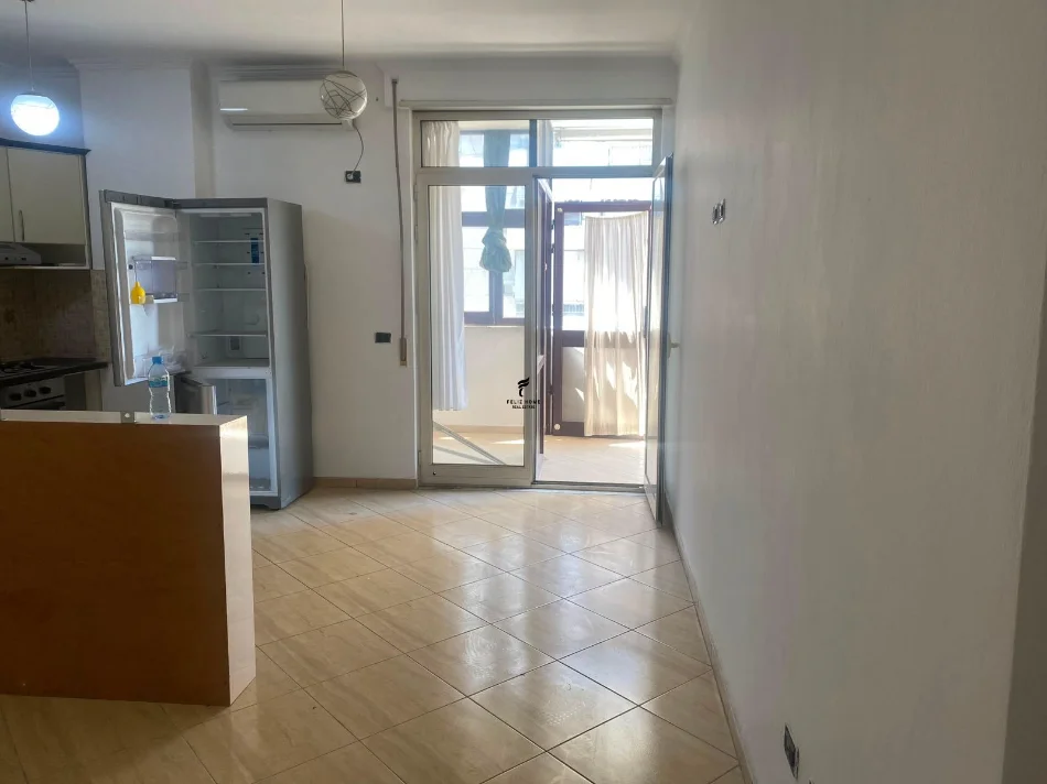 Tirane, jepet me qera apartament 2+1 Kati 3, 93 m² 700 € (PAZARI I RI)
