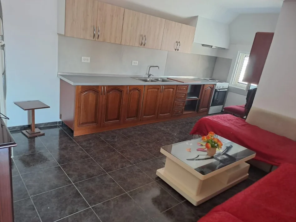 Tirane, jepet me qera apartament 2+1 Kati 3, 95 m² 400 € (Rruga Havzi Nela)