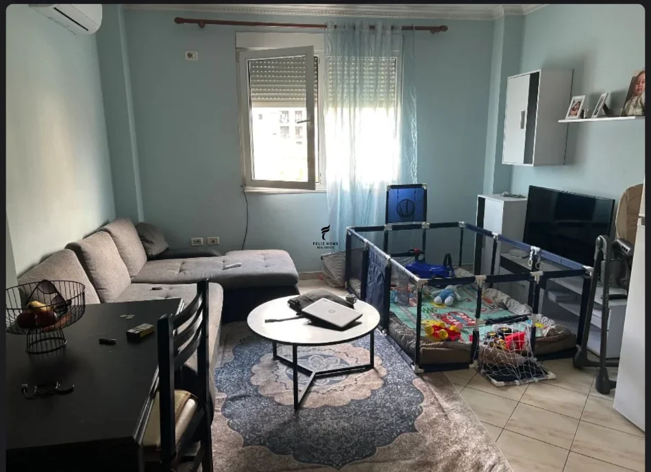 Tirane, jepet me qera apartament 2+1 Kati 3, 95 m² 450 € (5 MAJI)
