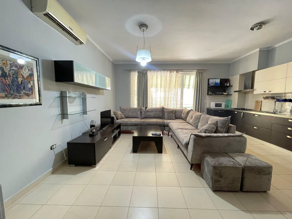 Tirane, jepet me qera apartament 2+1 Kati 3, 95 m² 700 € (LIQENI I THATE)