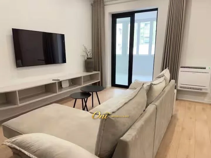 Tirane, jepet me qera apartament 2+1 Kati 3, 95 m² 850 € (BLLOK PALLATET AGIMI)