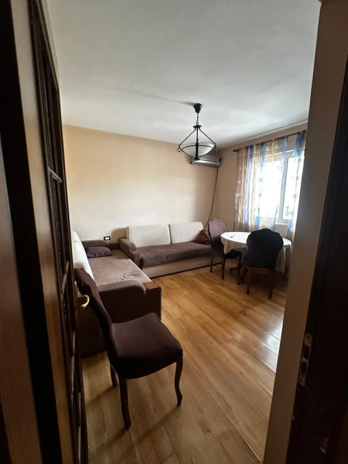 Tirane, jepet me qera apartament 2+1 Kati 3, 96 m² 500 € (Rruga Kongresi i Manastirit)