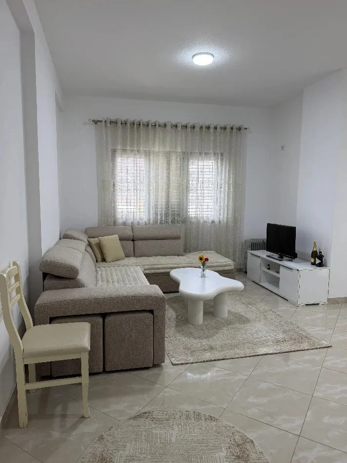 Tirane, jepet me qera apartament 2+1 Kati 3, 98 m² 500 € (Unaza e Madhe)