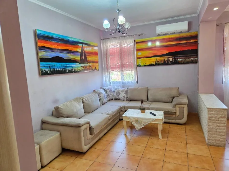 Tirane, jepet me qera apartament 2+1 Kati 3, 99 m² 450 € (Ish Fusha E Aviacionit)