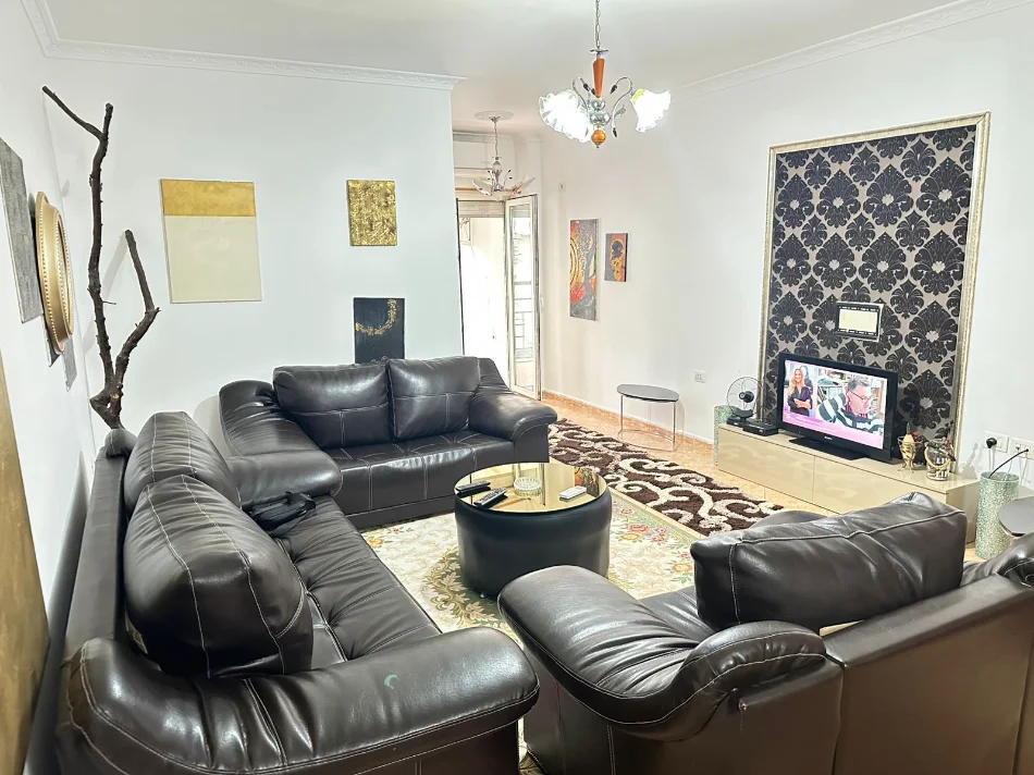 Tirane, jepet me qera apartament 2+1 Kati 3, Cmimi 65.000 Leke te Reja, (Tek Zogu i Zi, Tiranë.)