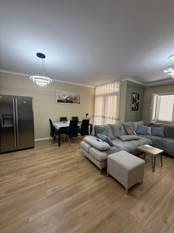 Tirane, jepet me qera apartament 2+1 Kati 4, 100 m² 1.000 € (KOMUNA E PARISIT)