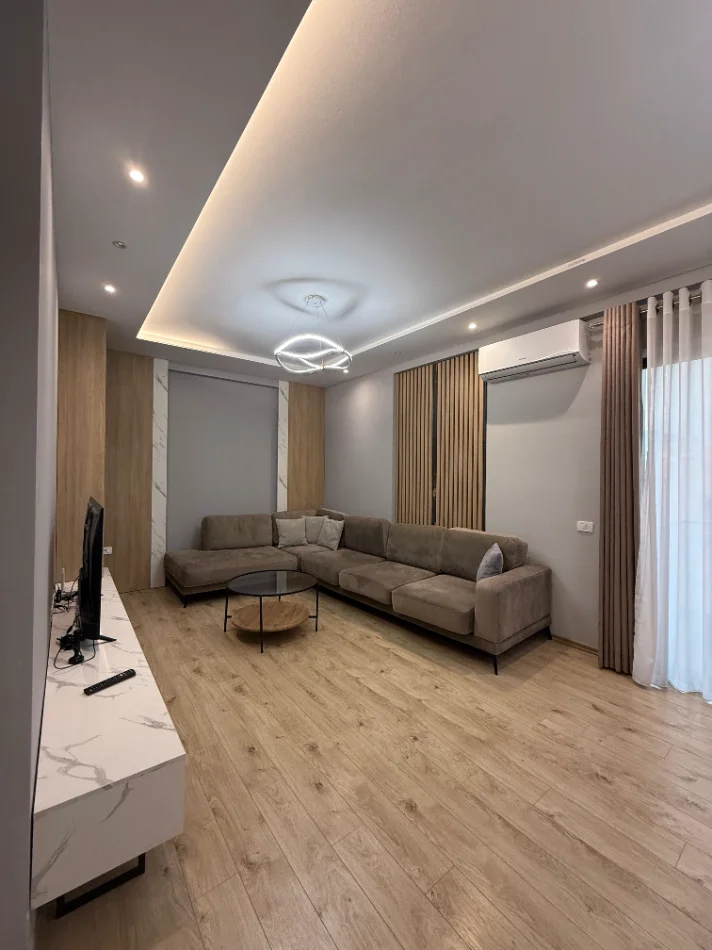 Tirane, jepet me qera apartament 2+1 Kati 4, 100 m² 1.500 € (RRUGA E BARRIKADAVE)