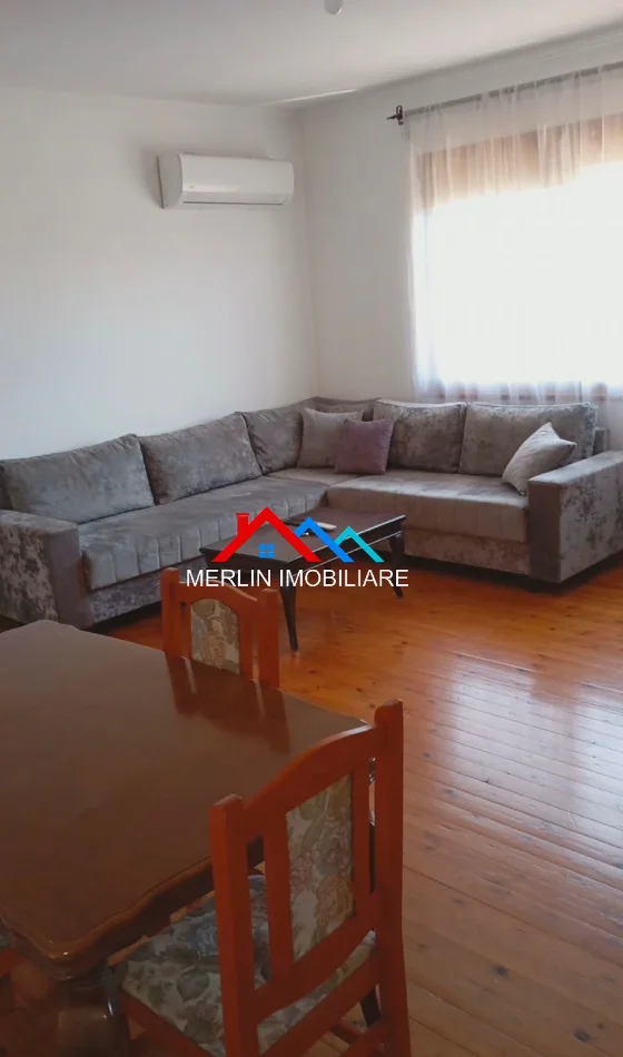 Tirane, jepet me qera apartament 2+1 Kati 4, 100 m² 40.000 leke (Rruga Tonin Harapi)